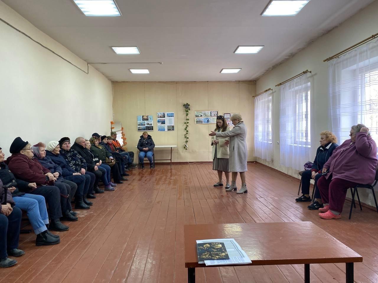 Обсуждение вопросов с жителями деревни Васильево.