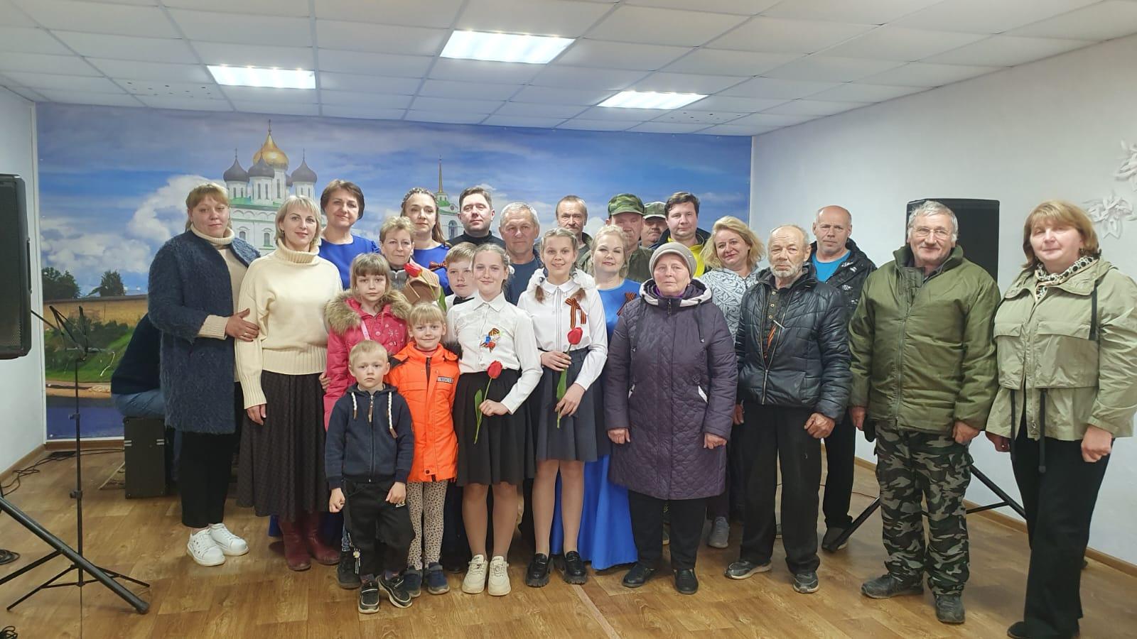 Провели традиционную праздничную программу.